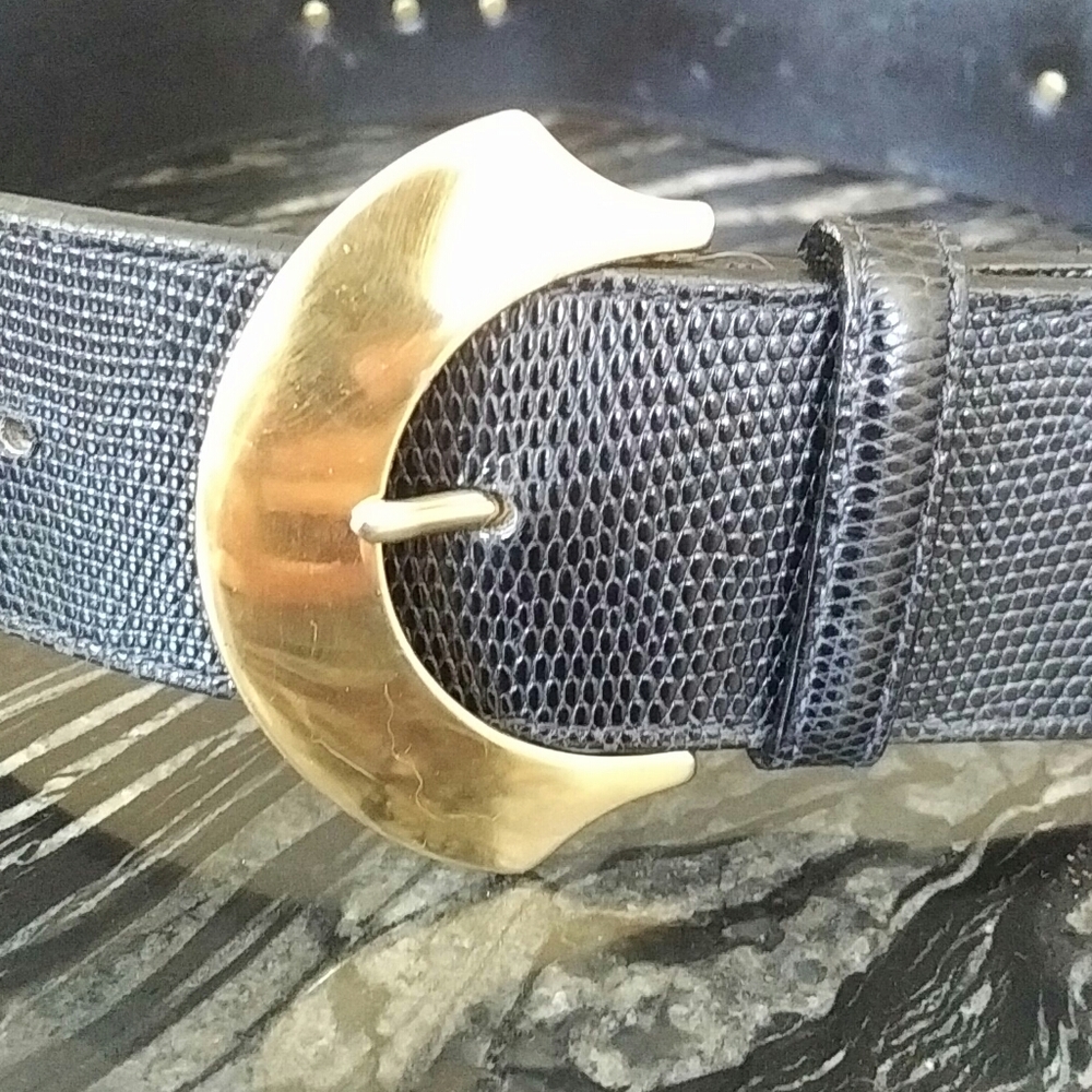 HOST PICK! GIANNI VERSACE - 90s iconic medusa leather belt - Picture 5 of 7